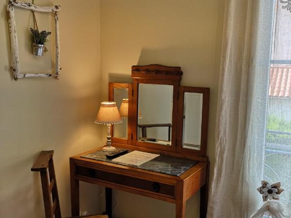 B&B Villa Blanche : photo 2 de la chambre chambre double ou lits jumeaux - vue sur jardin