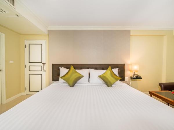 Niran Grand Hotel : photo 4 de la chambre chambre deluxe double ou lits jumeaux