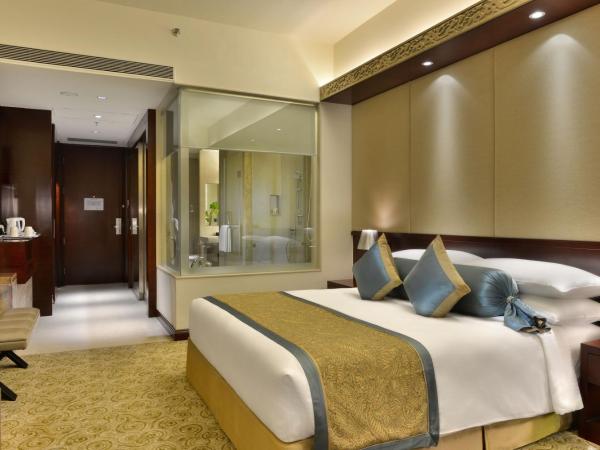 Crowne Plaza Ahmedabad City Centre, an IHG Hotel : photo 4 de la chambre chambre lit king-size standard - Étage club