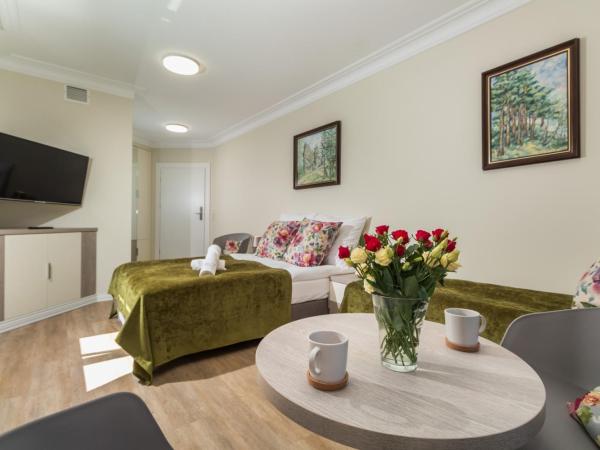 Zamorski BY THE SEA : photo 2 de la chambre chambre triple avec salle de bains privative