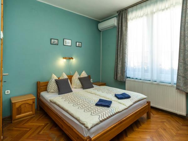 Cecey Vendégház : photo 2 de la chambre chambre double