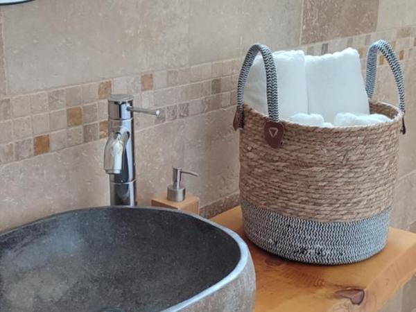 La Quintita Biarritz - studio avec jardin : photo 2 de la chambre chambre double ou lits jumeaux supérieure avec terrasse