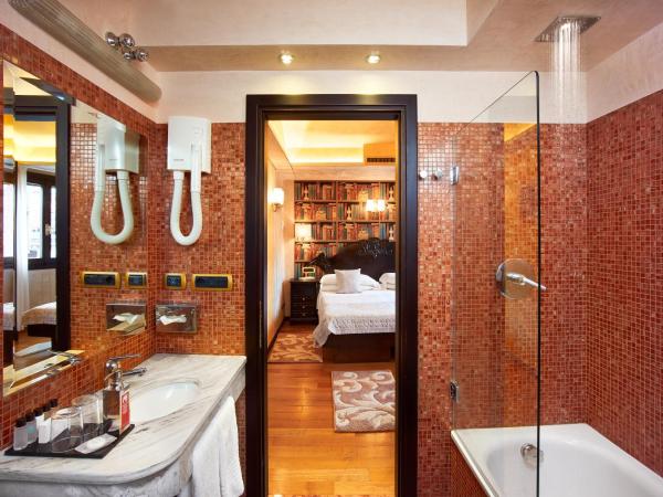 Hotel Saturnia & International : photo 7 de la chambre chambre double ou lits jumeaux classique