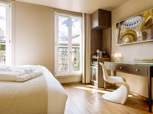 B Montmartre : photo 3 de la chambre chambre double avec balcon