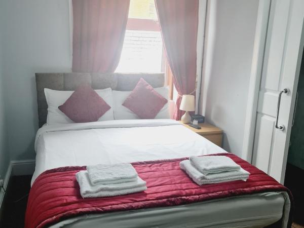Dalry Guesthouse : photo 2 de la chambre chambre double avec salle de bains privative