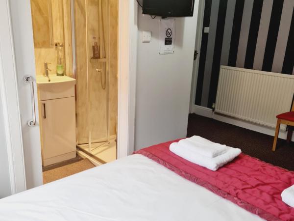 Dalry Guesthouse : photo 3 de la chambre chambre double avec salle de bains privative