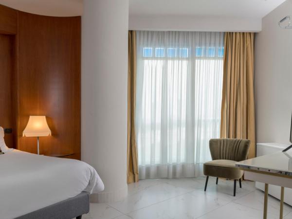 Savoia Hotel Rimini : photo 9 de la chambre chambre double ou lits jumeaux avec vue sur ville et accès au spa
