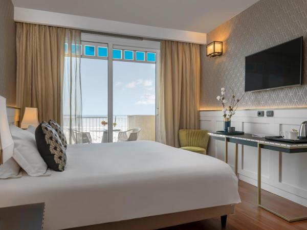 Savoia Hotel Rimini : photo 10 de la chambre chambre triple deluxe avec vue sur mer et accès au spa