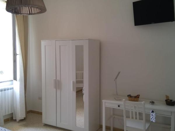 TORRE ANGELLARA B&B : photo 2 de la chambre chambre double ou lits jumeaux avec salle de bains privative externe