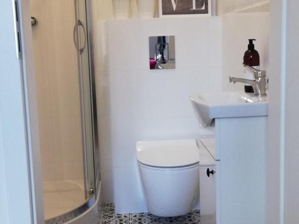 Rooms by Apartamenty Lubartowska Street : photo 5 de la chambre chambre double deluxe avec douche