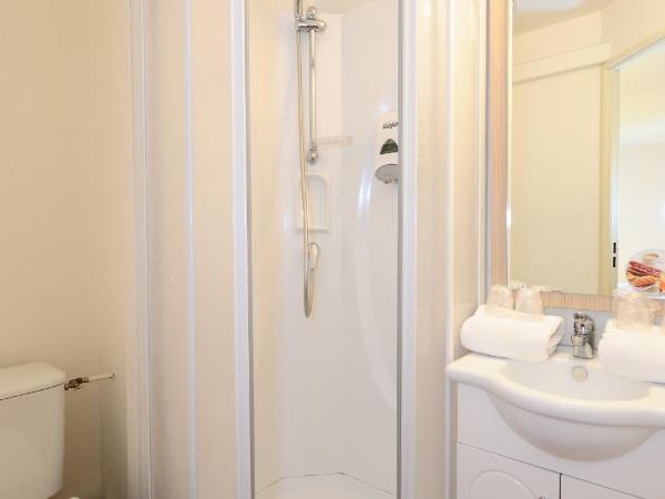 Hôtel Kennedy Parc des Expositions : photo 4 de la chambre chambre double avec douche