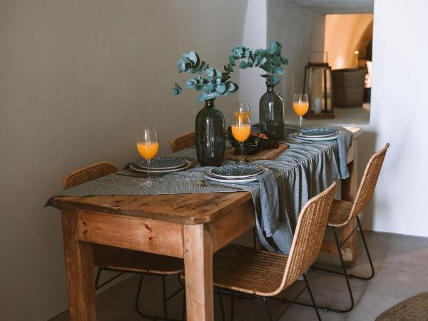 Spitia Santorini Villa Collection : photo 9 de la chambre villa troglodyte - vue sur dômes bleus