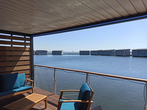 Les Ilots de Gruissan : photo 7 de la chambre hébergement bateau lodge 2 chambres pour 4 personnes - côté yacht club