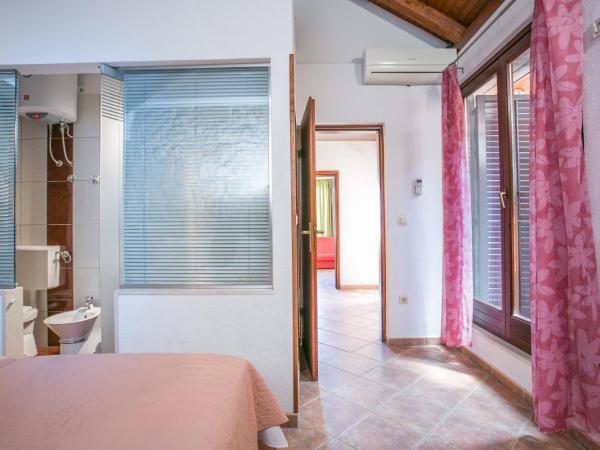 Garden Apartment Hotel : photo 2 de la chambre appartement 2 chambres