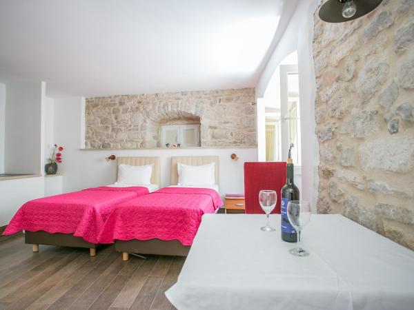 Garden Apartment Hotel : photo 6 de la chambre appartement 1 chambre - vue sur jardin