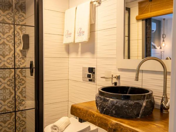 Liman Hotel Gümüslük - Adult Only : photo 7 de la chambre chambre triple classique