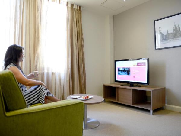 Grosvenor Hotel Adelaide : photo 5 de la chambre suite lit king-size