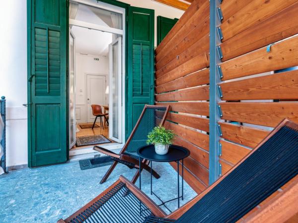 Evala luxury rooms with pool and garden : photo 1 de la chambre chambre double avec terrasse