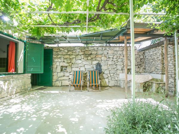 Garden Apartment Hotel : photo 1 de la chambre appartement 1 chambre avec terrasse