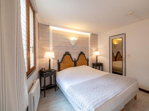 Logis - Hotel De La Mairie : photo 7 de la chambre chambre double ou lits jumeaux