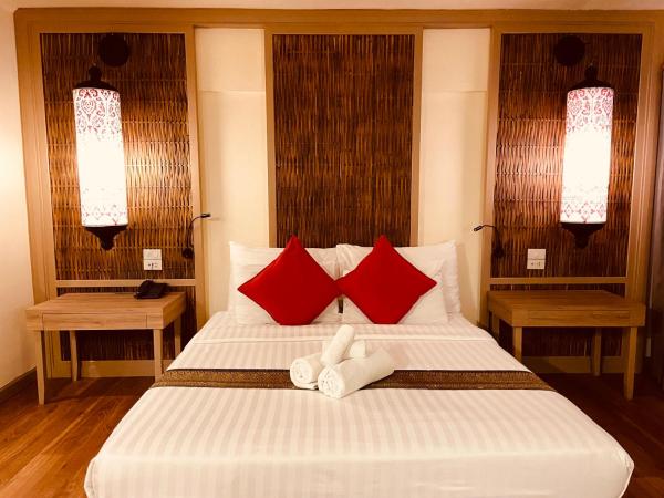 Nak Nakara Hotel-SHA Extra Plus : photo 2 de la chambre chambre double naga avec baignoire