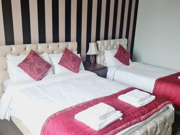 Dalry Guesthouse : photo 4 de la chambre chambre familiale avec salle de bains privative