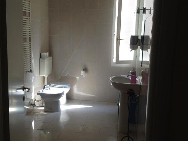 Alle Torri : photo 6 de la chambre chambre triple avec salle de bains privative séparée