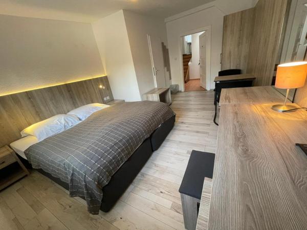 Pension Der Kretaner : photo 10 de la chambre chambre double ou lits jumeaux avec salle de bains privative