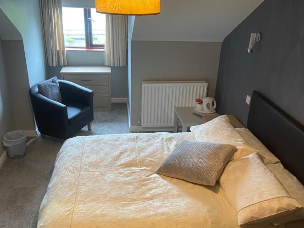 Castle Corrigs House : photo 1 de la chambre chambre double avec salle de bains privative