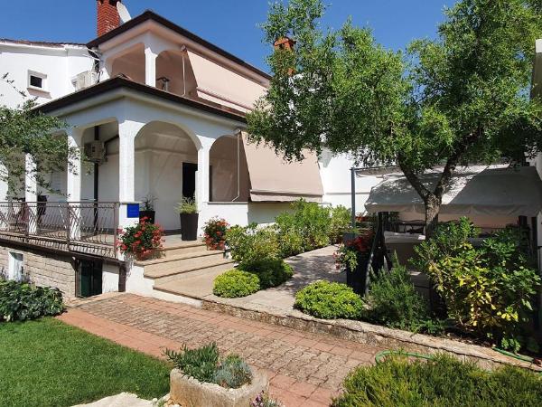 Apartment Complex Kampic : photo 4 de la chambre appartement avec balcon