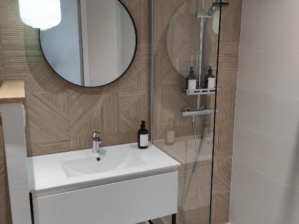 Appart hôtel & Spa La Villa du Port : photo 3 de la chambre studio avec terrasse