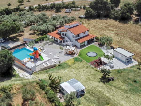 Camper for four people : photo 1 de la chambre tente