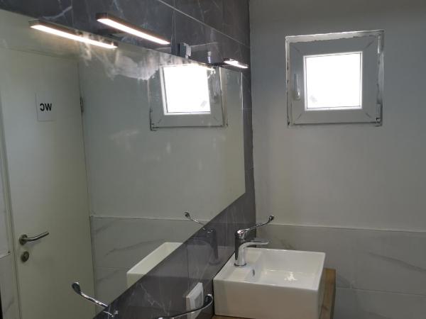 Camper for four people : photo 2 de la chambre tente