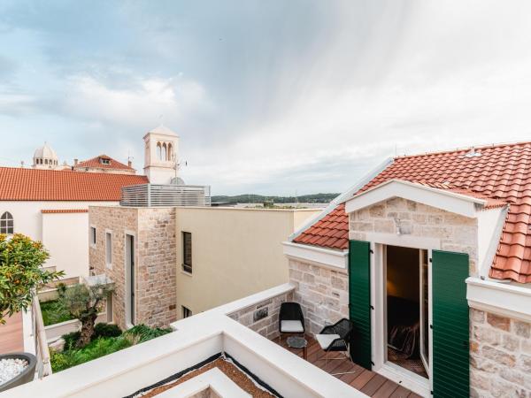 Armerun Heritage Hotel & Residences : photo 1 de la chambre chambre double ou lits jumeaux supérieure avec terrasse