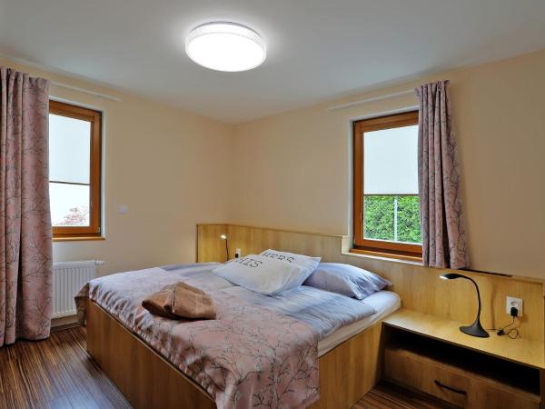 ELTAKO penzion : photo 3 de la chambre chambre double deluxe avec lit d'appoint