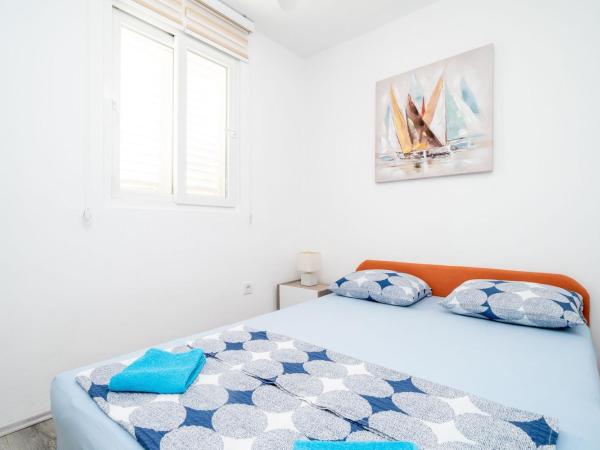 Apartment & Rooms Alan : photo 6 de la chambre chambre double avec salle de bains commune