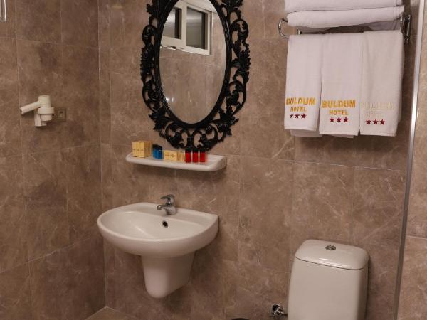 Buldum Otel : photo 5 de la chambre suite familiale avec balcon