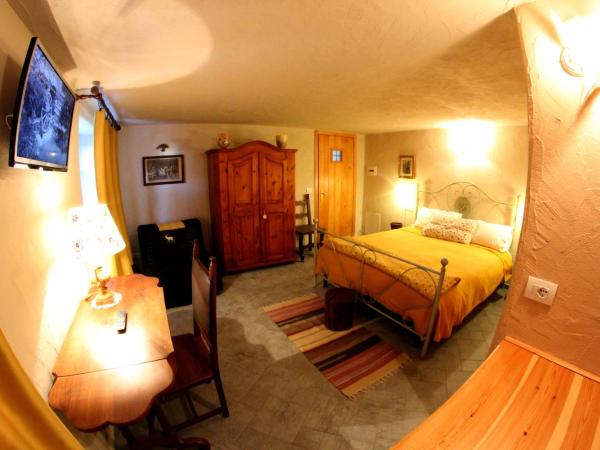 Maison Du-Noyer Chambres et Tables d'Hotes : photo 2 de la chambre studio avec lit d'appoint