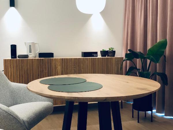 Suites Le Porte-Bonheur : photo 2 de la chambre suite - vue sur jardin