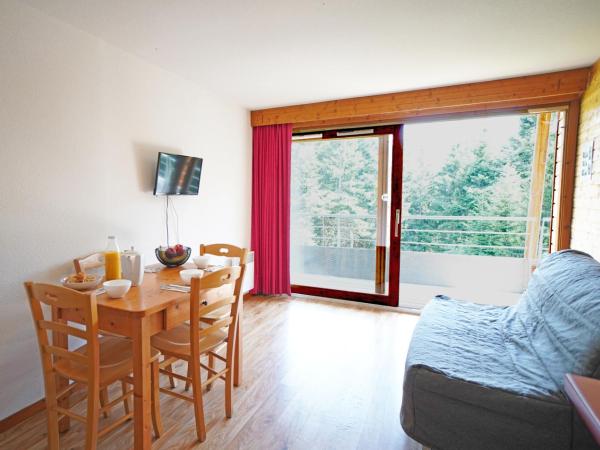 Résidences Les Villages du Bachat (by Popinns) : photo 4 de la chambre appartement - vue sur montagne (4 personnes)