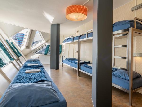 Stayokay Hostel Rotterdam : photo 2 de la chambre lit dans dortoir mixte avec 7 lits et douche