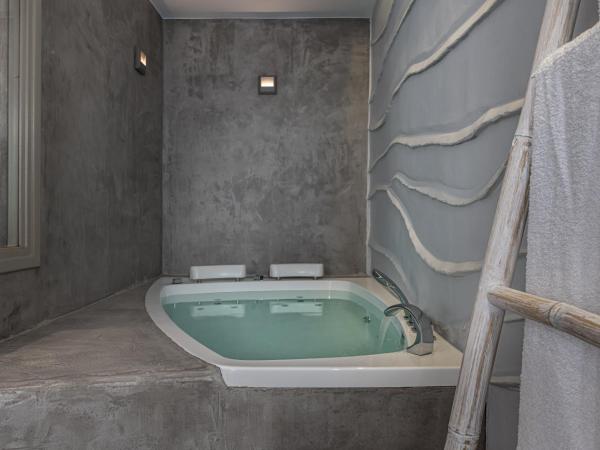 Argo Boutique Hotel : photo 2 de la chambre suite lune de miel avec baignoire spa