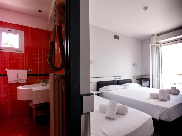 Hotel Derby : photo 3 de la chambre chambre triple avec balcon