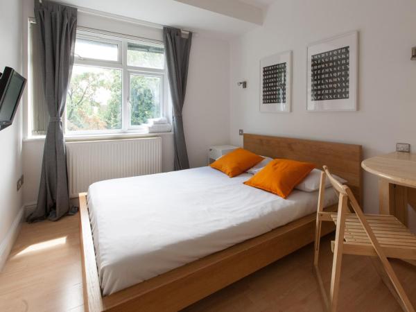 Tooting Rooms by DC London Rooms : photo 3 de la chambre chambre double avec salle de bains privative