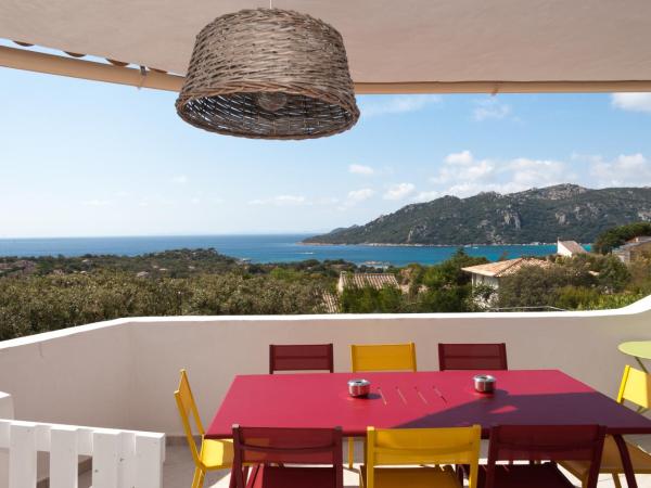 Résidence Marina Di Santa Giulia : photo 6 de la chambre maison 4 chambres avec 3 salles de bains - vue sur mer - casa grecale