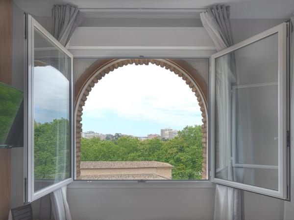 Alda Centro Pamplona : photo 10 de la chambre chambre lits jumeaux supérieure