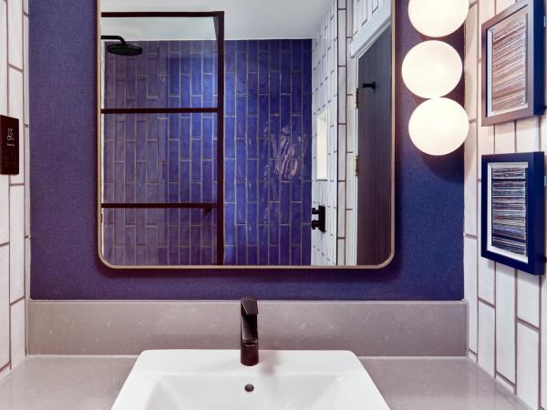 NYX Hotel London Holborn by Leonardo Hotels : photo 6 de la chambre chambre exécutive avec 2 lits king-size