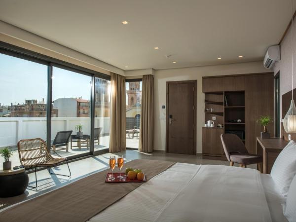 Metropole Urban Hotel : photo 2 de la chambre suite junior avec jacuzzi extérieur - vue latérale sur mer