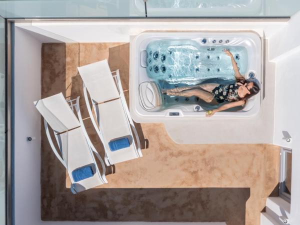 Argo Boutique Hotel : photo 3 de la chambre suite principale jason avec jacuzzi extérieur