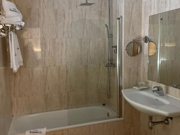 Hotel Suites Feria de Madrid : photo 3 de la chambre chambre lit queen-size